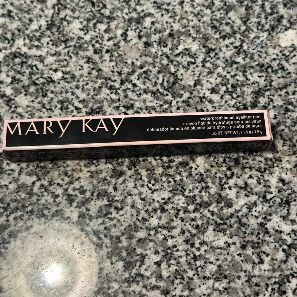Water proof black liquid eyeliner